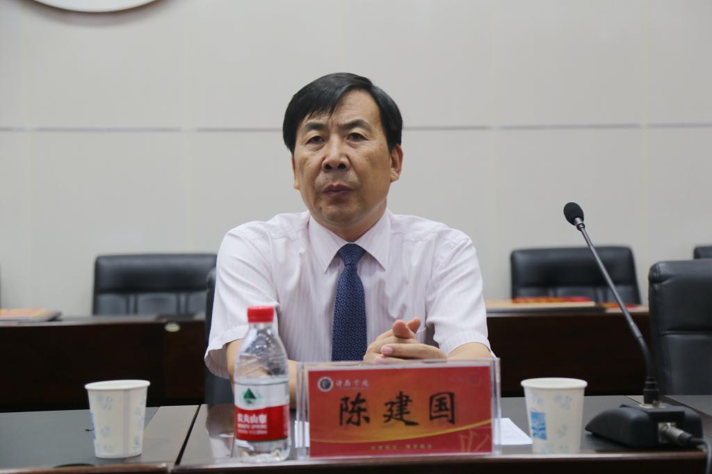 党委书记陈建国出席大会